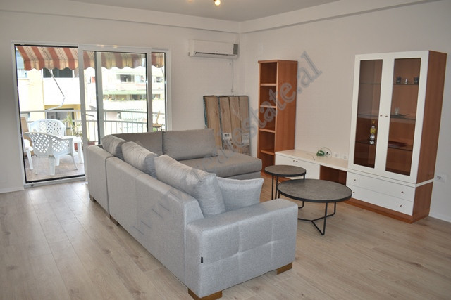 Apartament 3+1 me qira ne zonen e Bllokut ne Tirane